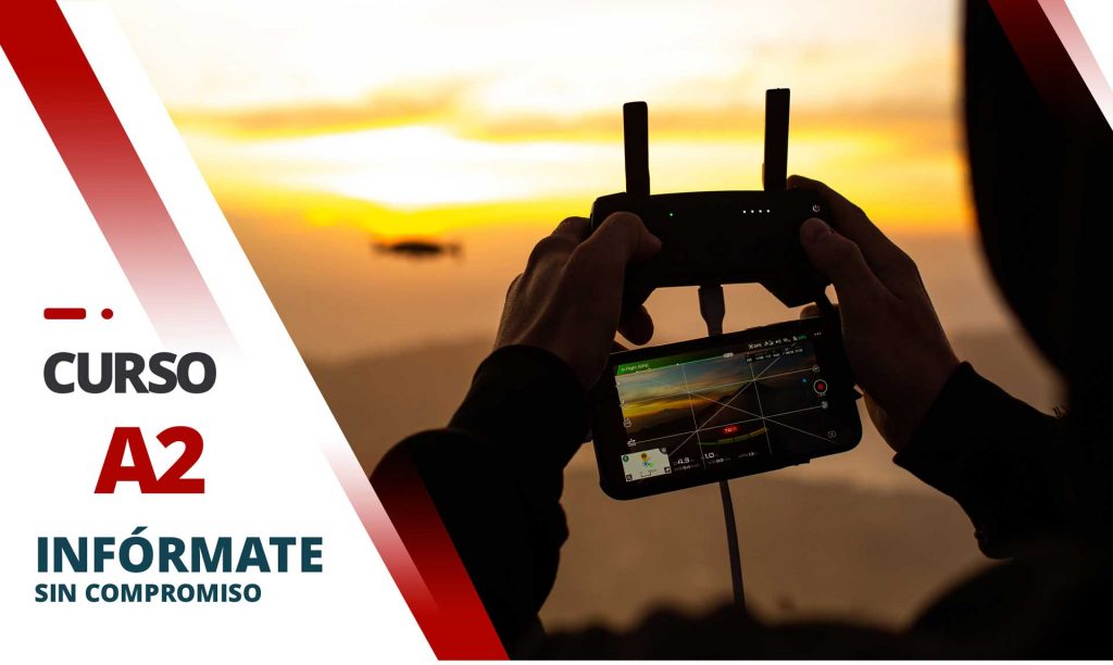 Persona pilotando un dron con el mando de control al atardecer, cartel promocional del Curso A2 de piloto de drones