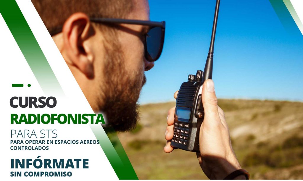 Inscríbete en nuestro Curso de Radiofonista para STS y domina las comunicaciones aeronáuticas. Especialízate para operar drones de forma profesional en espacios aéreos controlados.