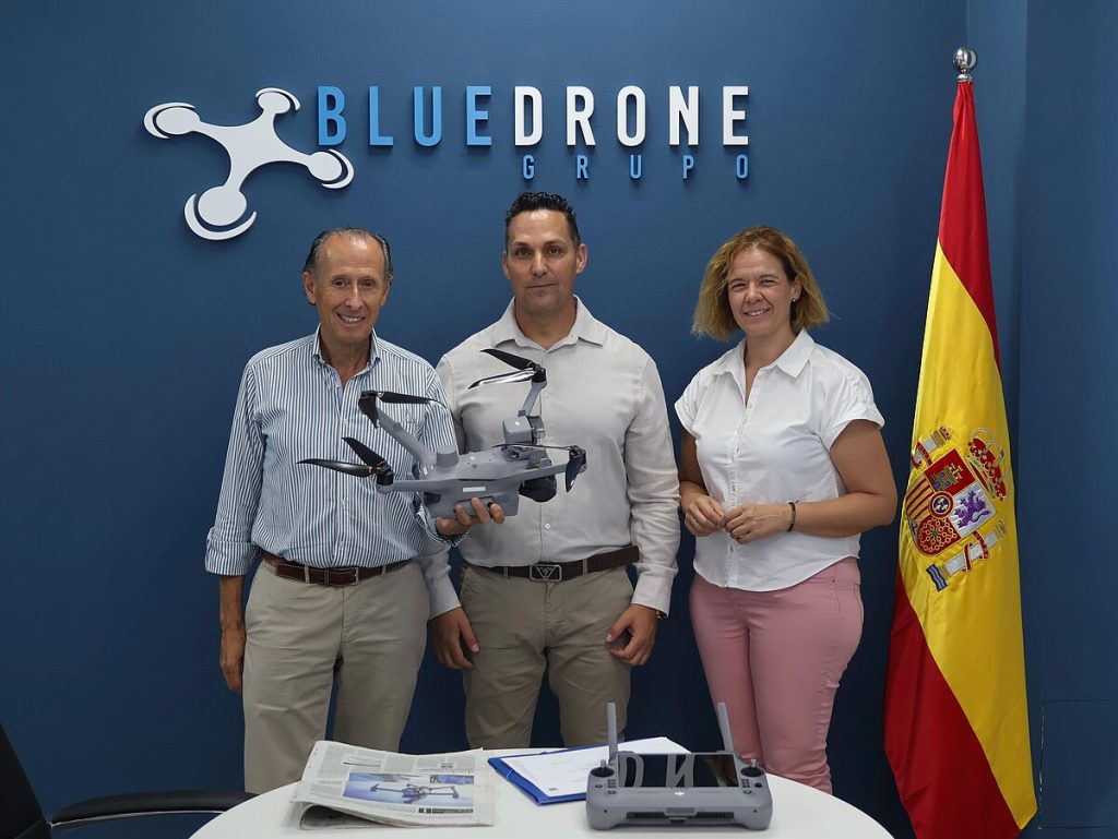 El alcalde de Chiclana visita Bluedrone Formación, centro de formación de pilotos de drones