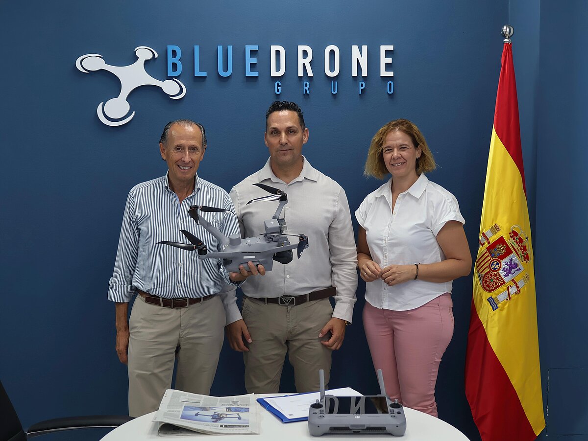 El alcalde de Chiclana visita Bluedrone Formación, centro de formación de pilotos de drones